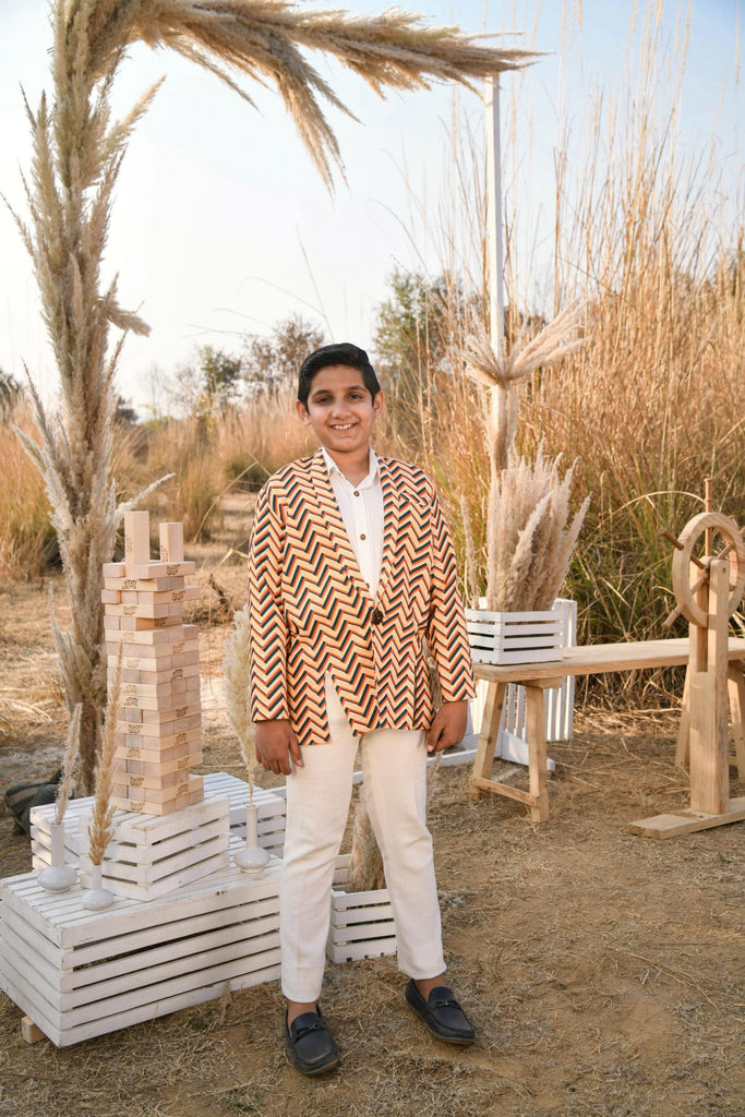Structural Boomer is a Jazzy Vented Organic Cotton Canvas Fabric Blazer For Boys.